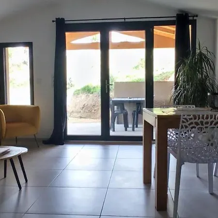 Holiday home Le De La Vieille Pierre 'climatise'